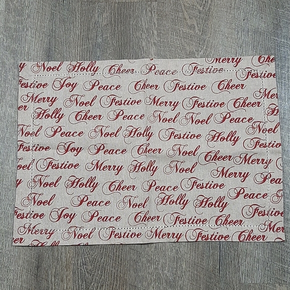 Harman Set of 8 Holiday Christmas Placemats 100% Cotton Like New 18 1/2" x 14" - Picture 2 of 5